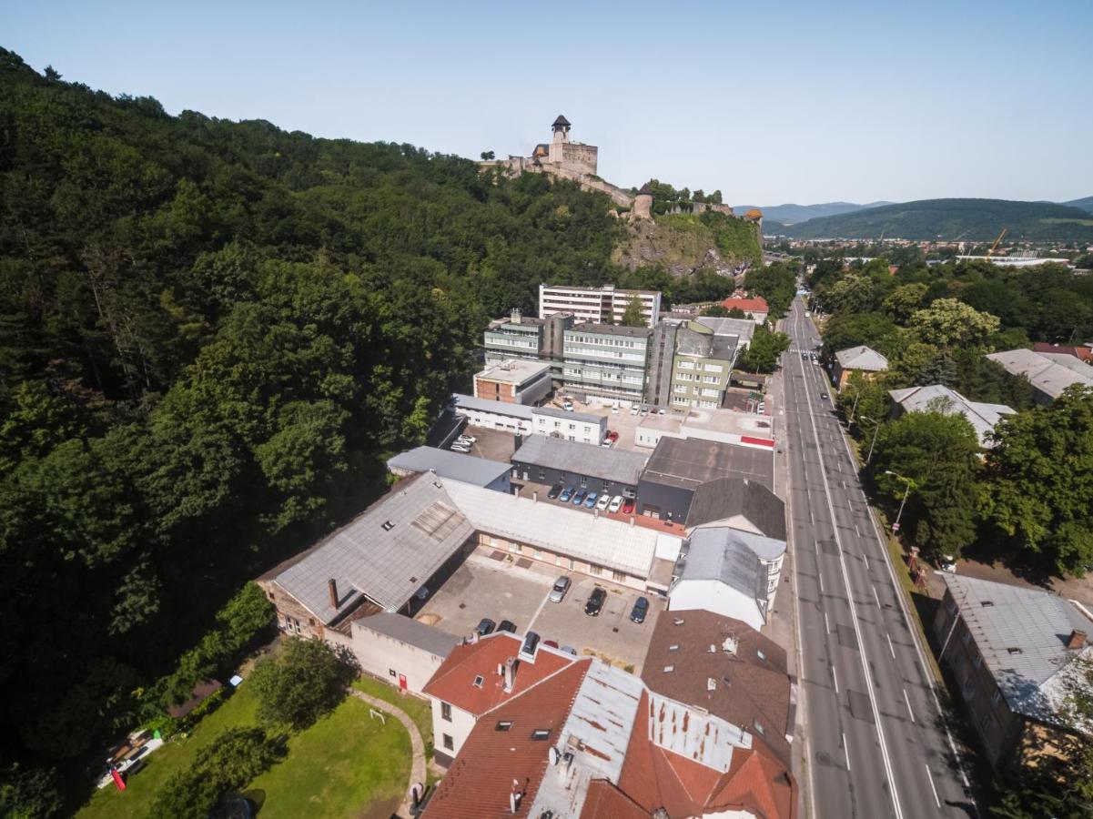 Krasny Priestranny Slnecny Apartman V Centre Mesta Trencin Luaran gambar